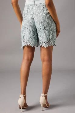 Short en Dentelle Petite avec Taille Satinée