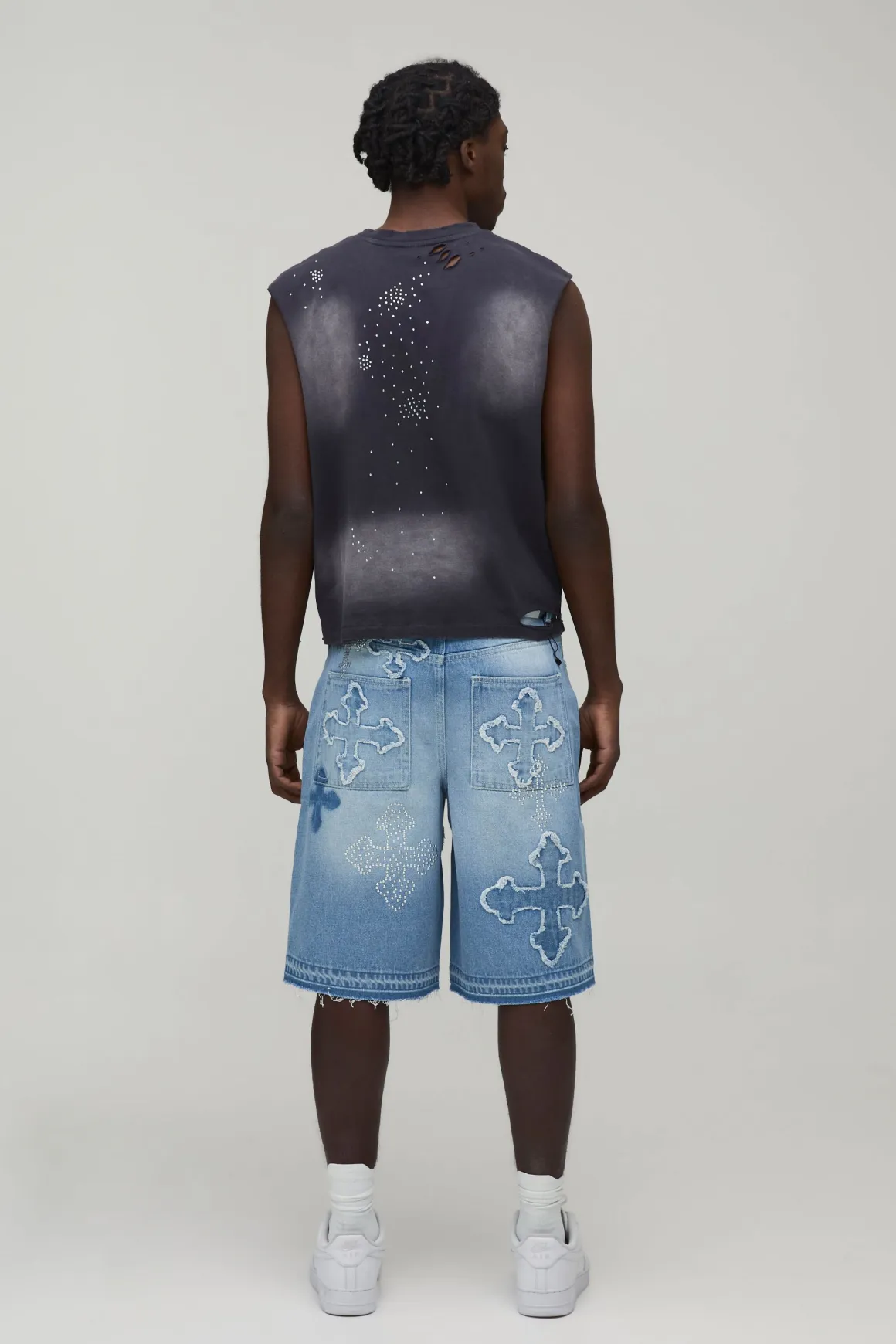 Short En Jean Avec Croix Appliquée En Strass