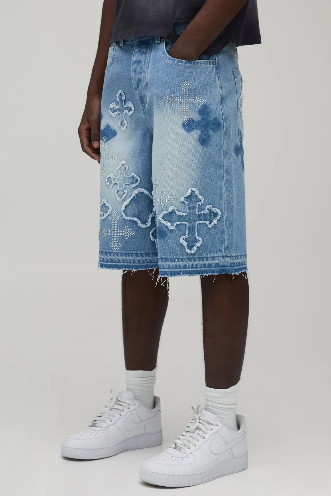 Short En Jean Avec Croix Appliquée En Strass