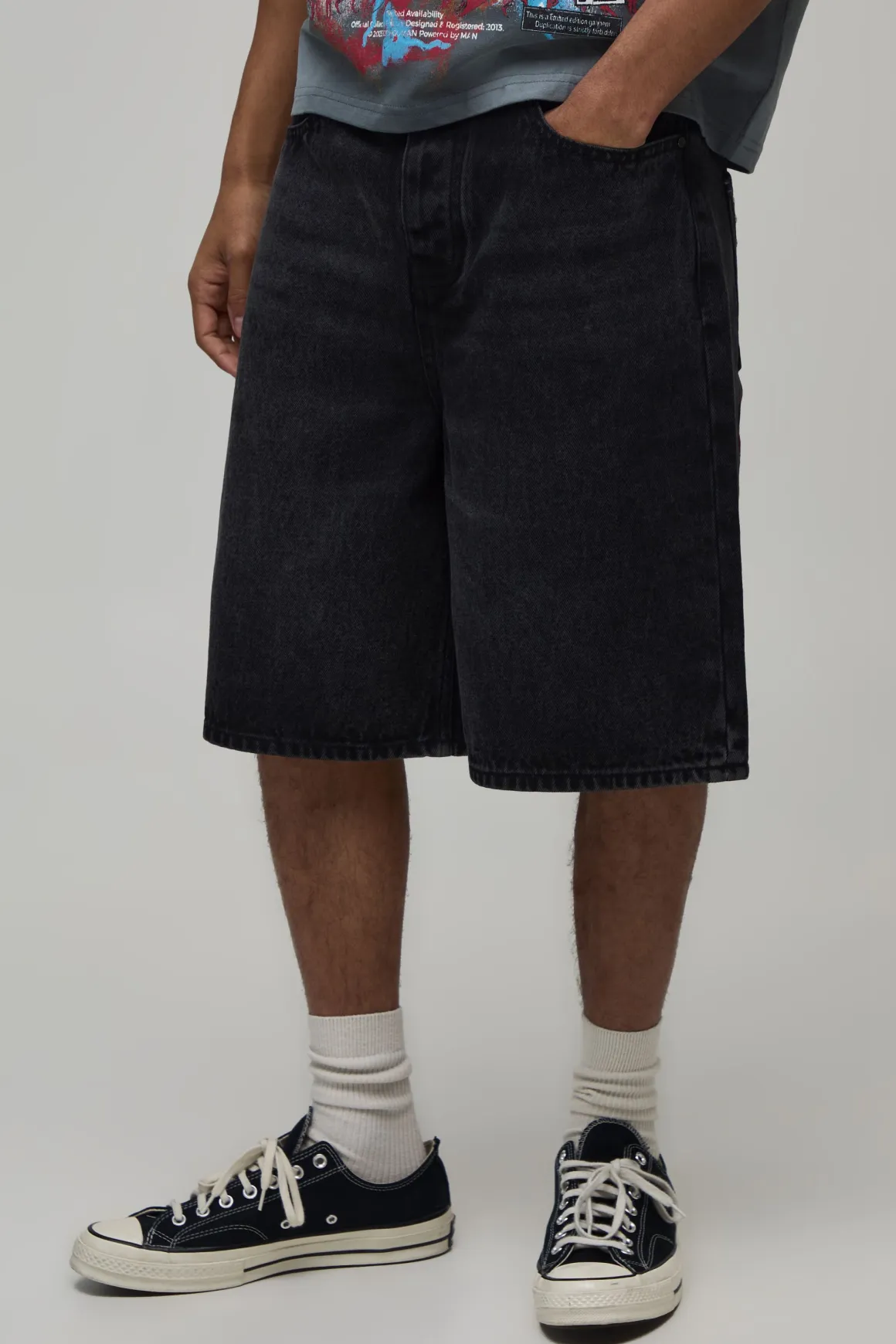 Short En Jean Brodé Avec Applique Croix Coupe Parachute