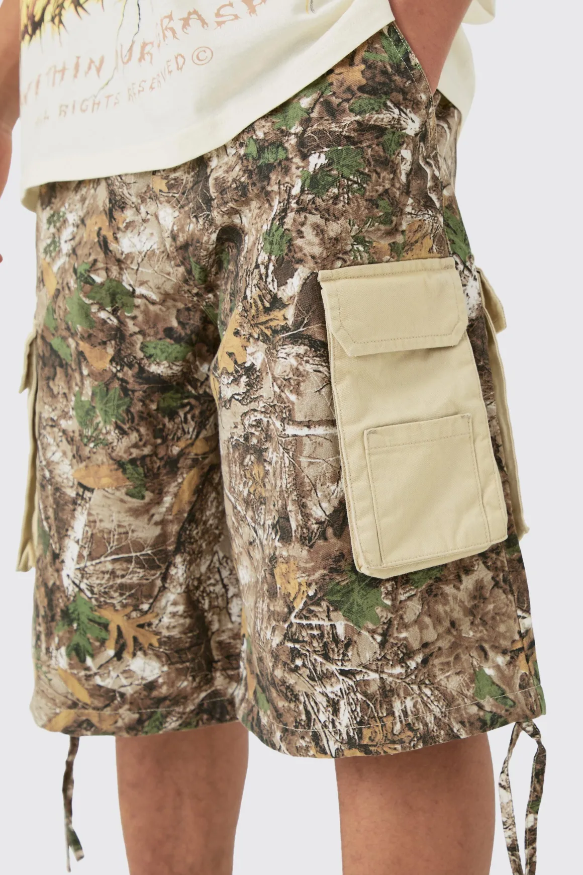 Short en Jean Camouflage Forêt à Panneaux Contrastés