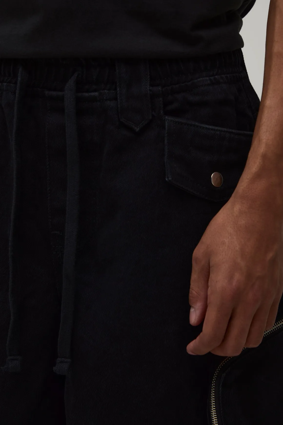 Short En Jean Cargo À Taille Élastiquée Avec Cordon De Serrage Prolongé Style Parachute