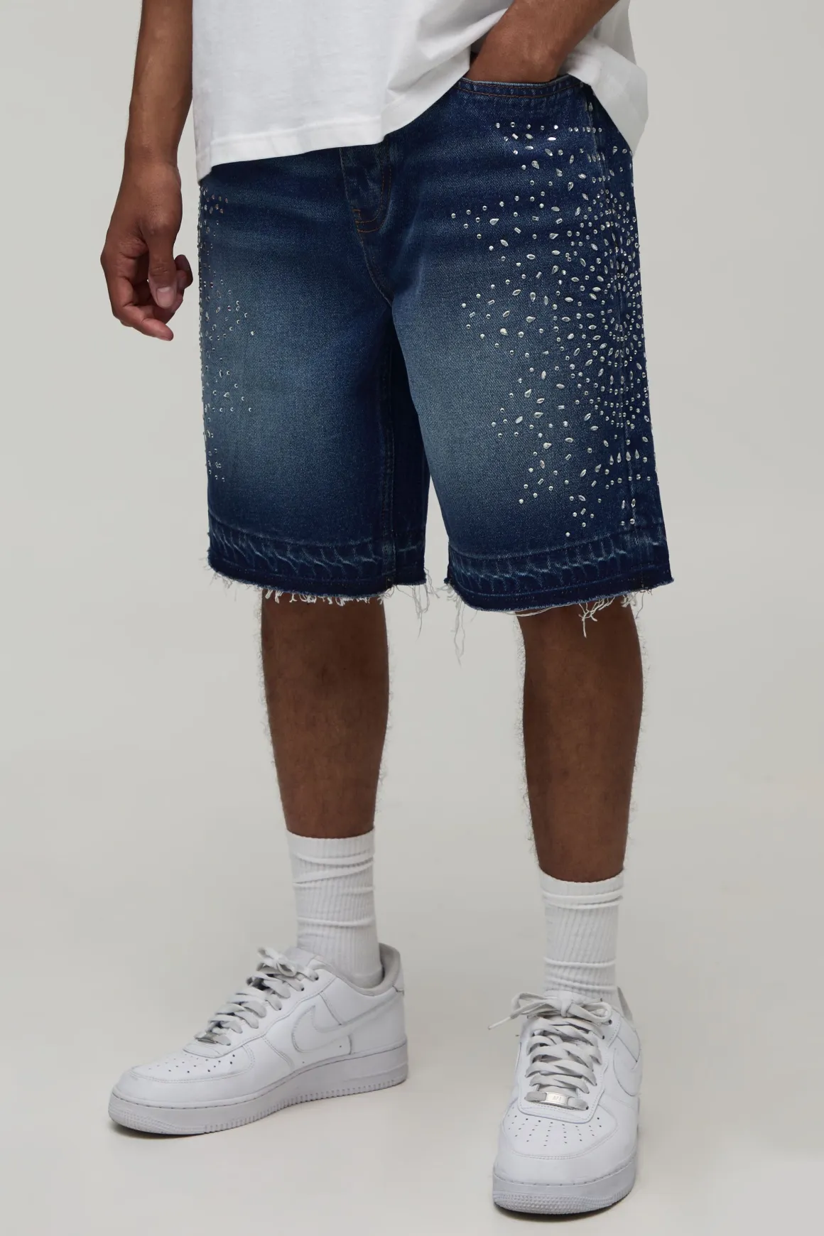 Short En Jean Délavé Coupe Décontractée À Bords Bruts Et Strass