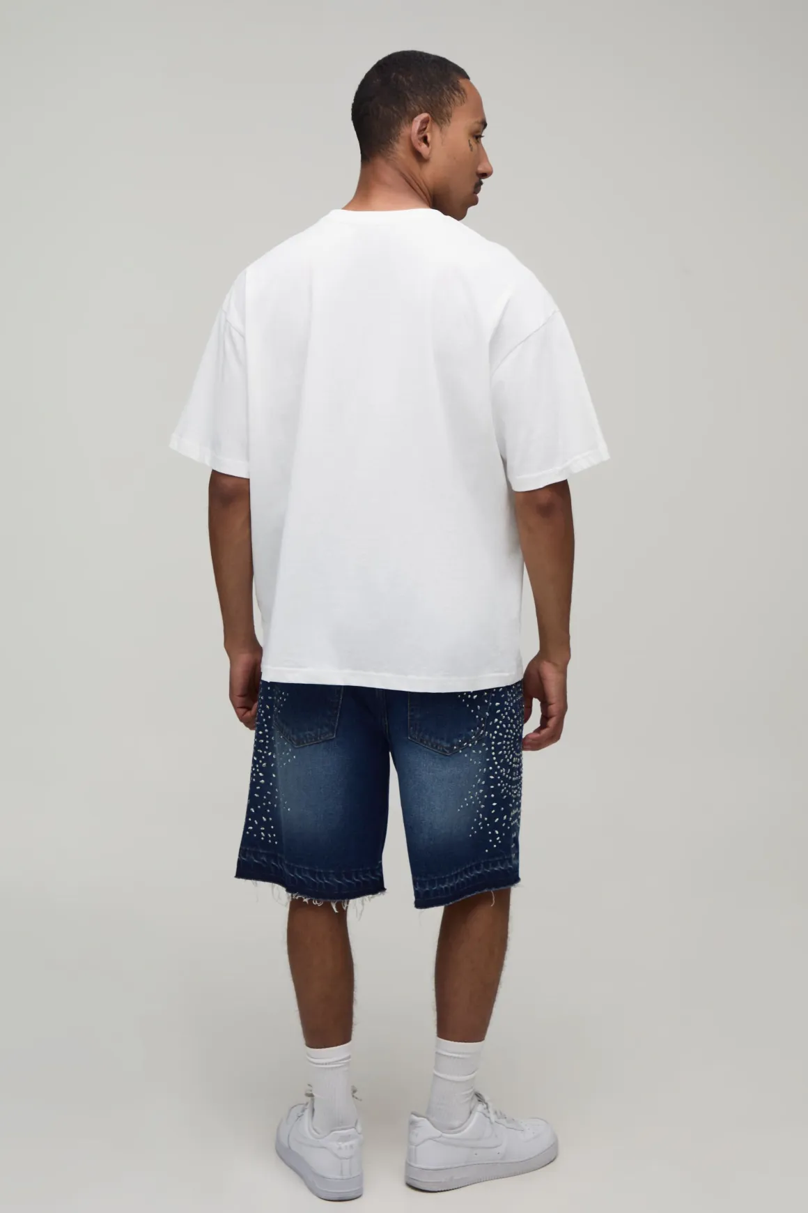 Short En Jean Délavé Coupe Décontractée À Bords Bruts Et Strass