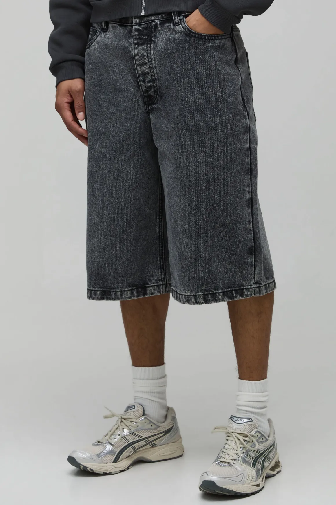 Short En Jean Délavé À L'acide Coupe Longue