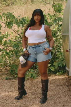 boohoo Short En Jean Grande Taille À Ourlet Brut<Femme Denim|Shorts