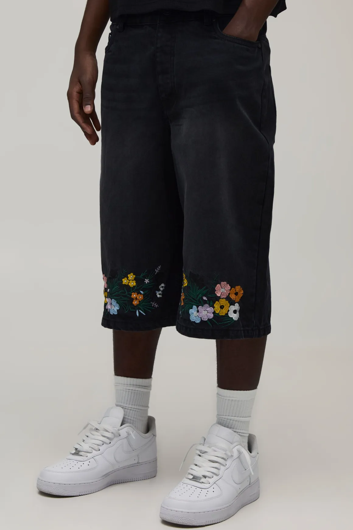 Short En Jean Long Avec Ourlet Brodé De Fleurs