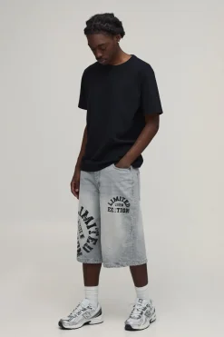 Short En Jean Long À Imprimé Varsity Avec Empiècements Contrastés