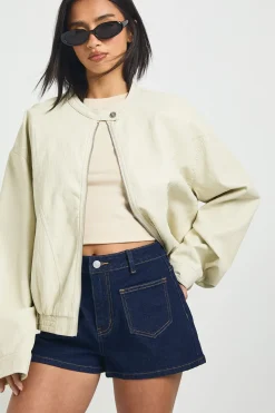 boohoo Short En Jean Petite Taille Avec Détail Poches Avant<Femme Denim|Shorts