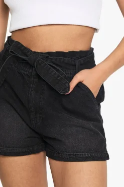 boohoo Short En Jean Taille Froncée Avec Ceinture<Femme Denim|Shorts