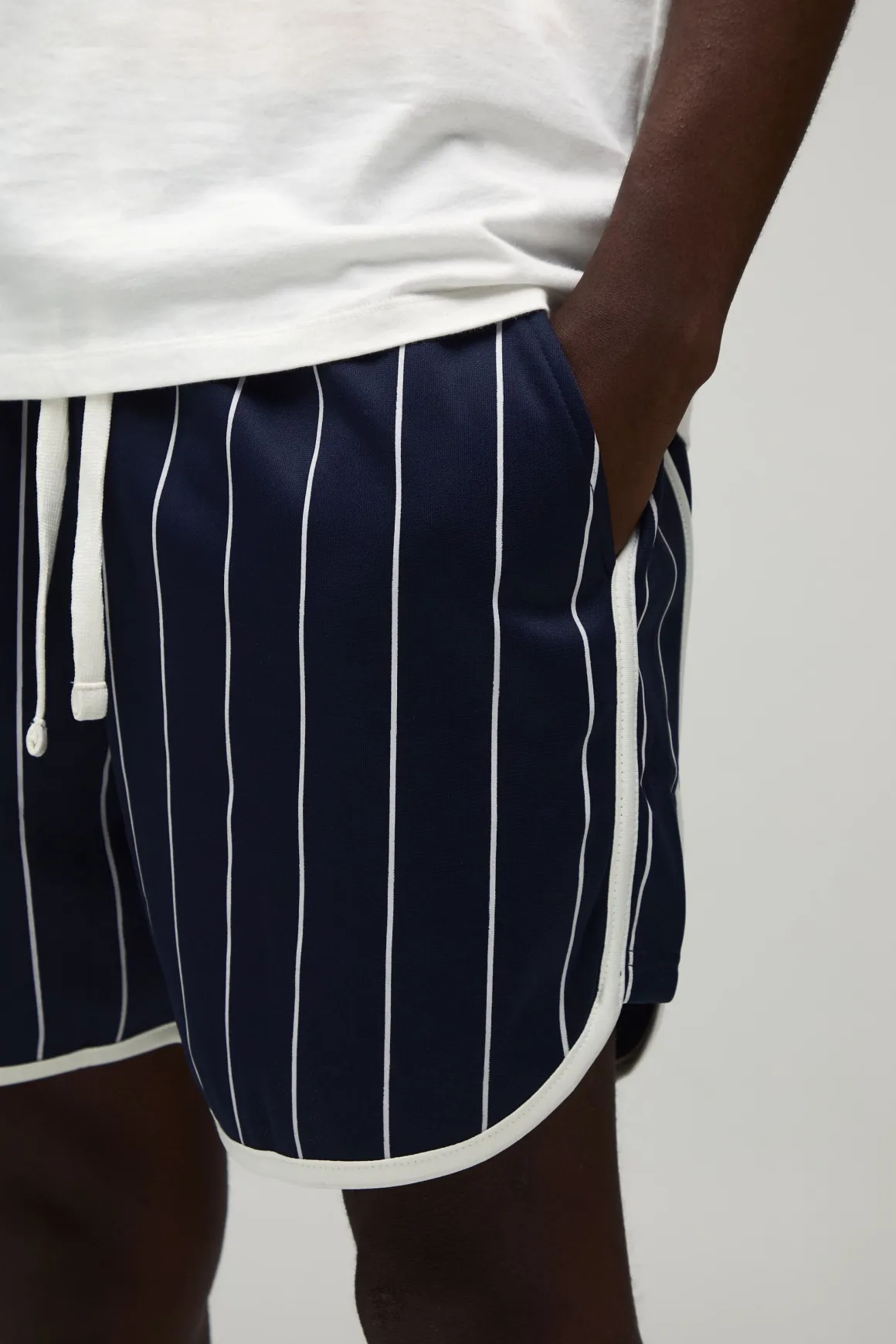 Short En Jersey Tricot À Fines Rayures Coupe Racer