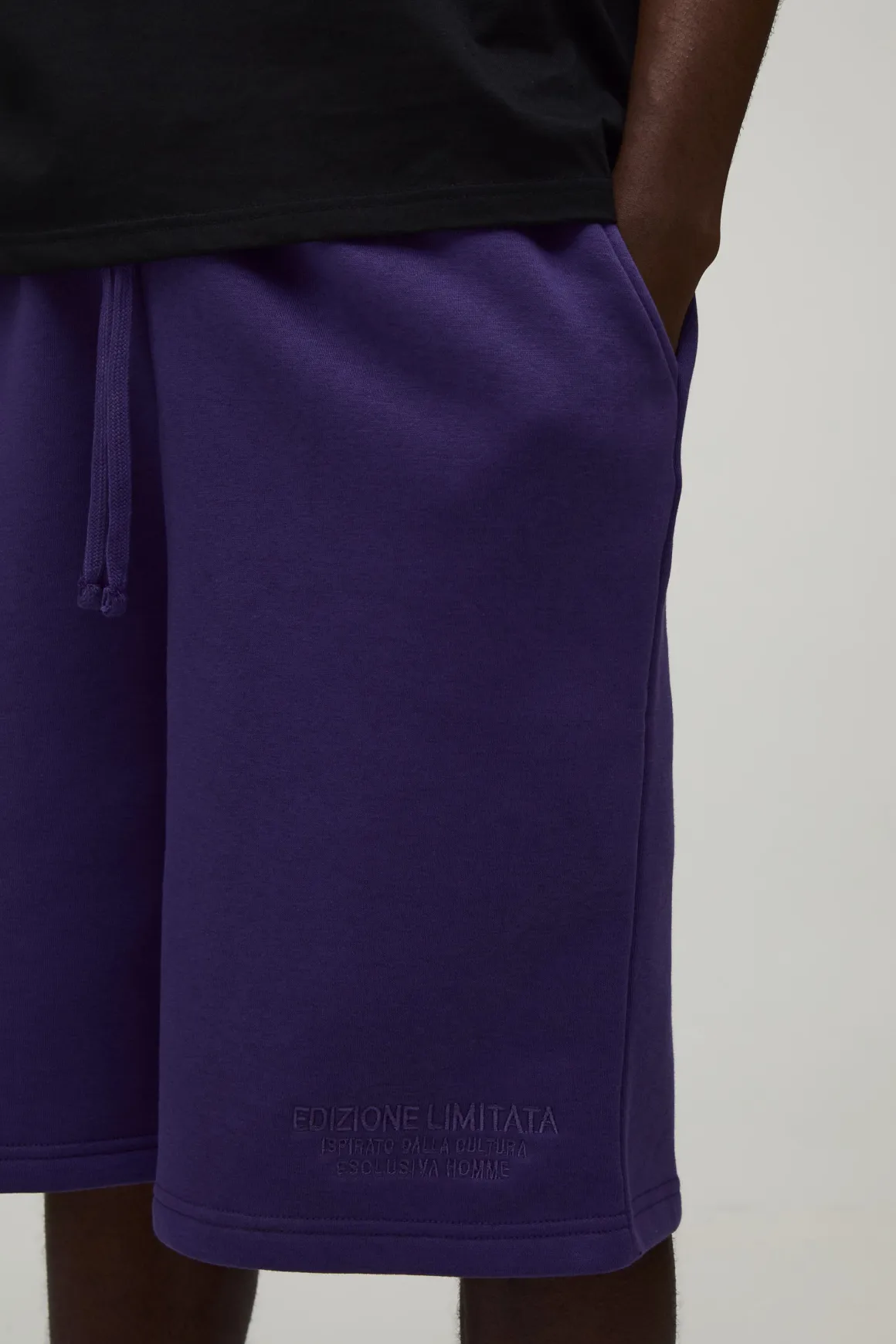 Short En Jersey Violet Coupe Ample Avec Broderie
