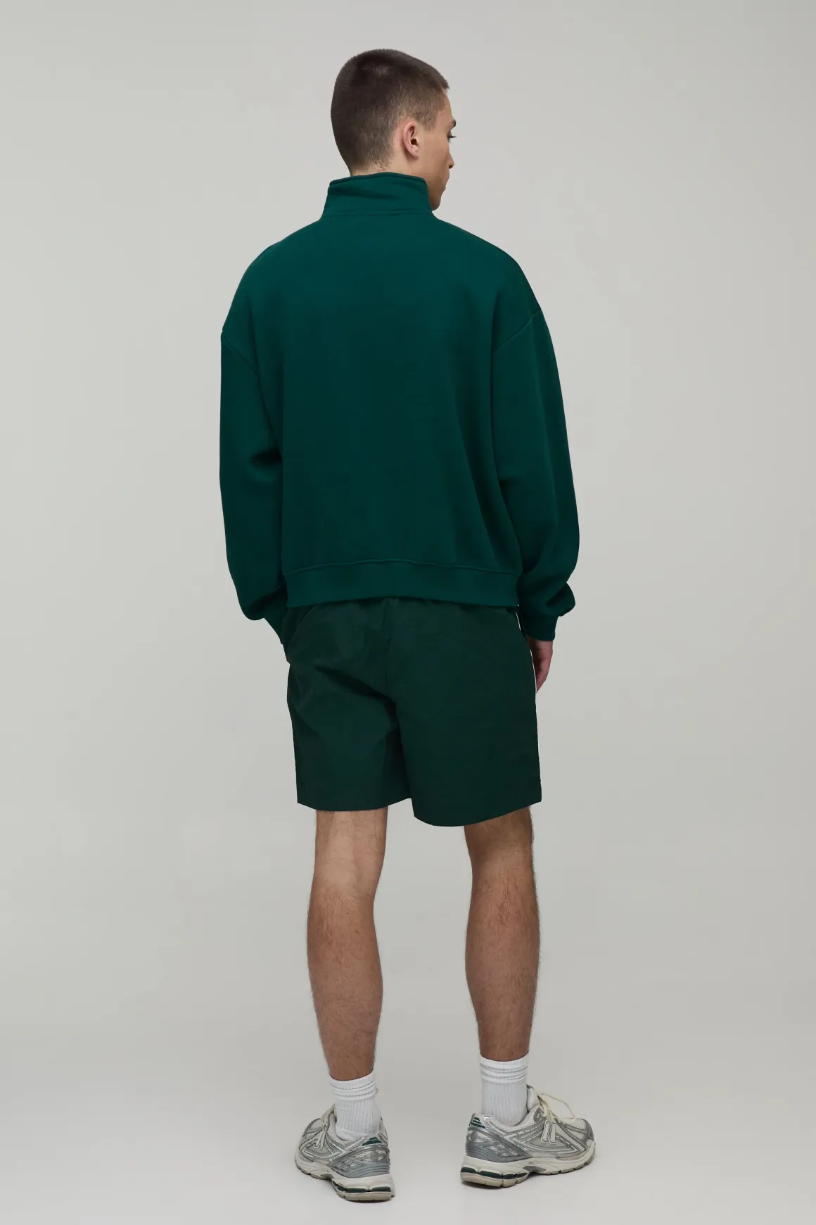Short En Nylon Ample Longueur Courte Avec Passepoil