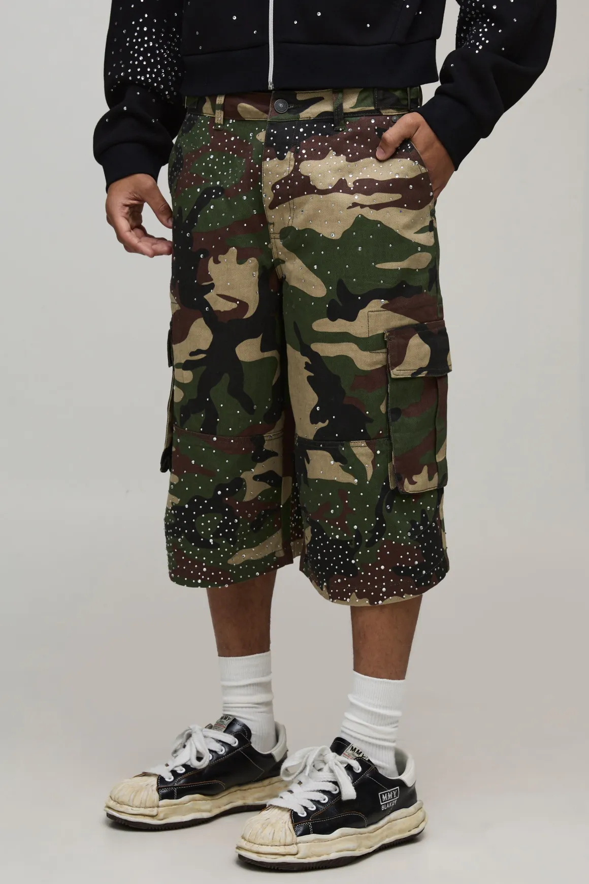 Short en Twill Camouflage Orné Coupe Longue