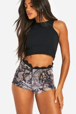 Short fessier à imprimé synthétique en maille plissée avec garniture en dentelle