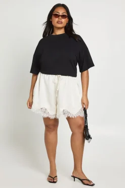 Short Grande Taille En Satin Avec Bordure En Dentelle