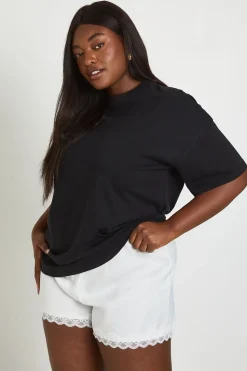 Short Grande Taille En Satin Avec Bordure En Dentelle