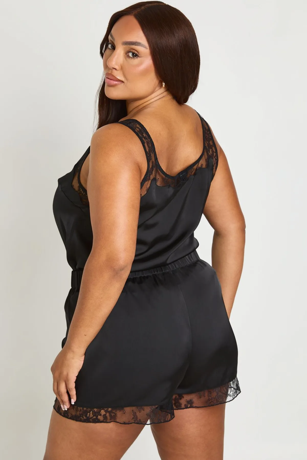boohoo Short Grande Taille En Satin À Bordure Festonnée En Dentelle<Femme Satin Et Dentelle|Shorts