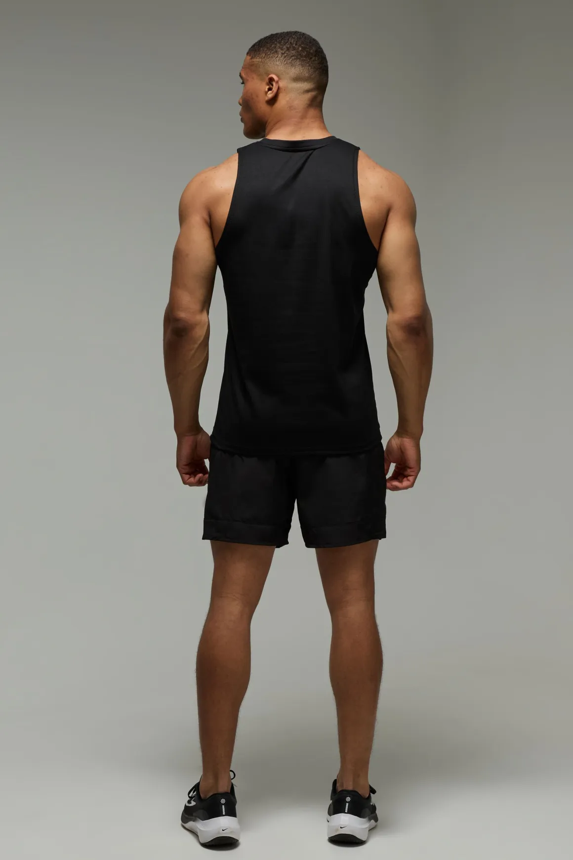 Short Homme Actif à Logo Néon 5 pouces