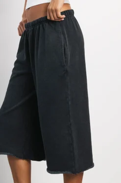 Short Jogger 3/4 Taille Basse À Ourlet Brut Et Finition Bouclette Délavée