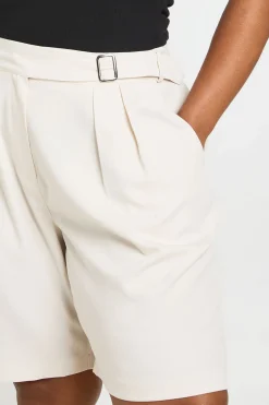 boohoo Short Long Taille Plus Avec Détail Ceinture Et Plis Devant Coupe Ajustée<Femme Tailleurs|Shorts