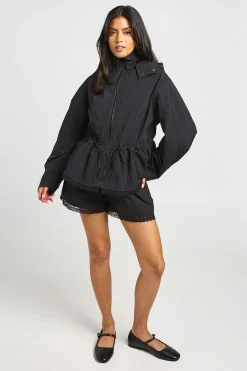 boohoo Short À Ourlet Bordé De Dentelle<Femme Satin Et Dentelle|Shorts