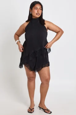 boohoo Short Plissé Grande Taille Avec Bordure En Dentelle<Femme Satin Et Dentelle|Shorts