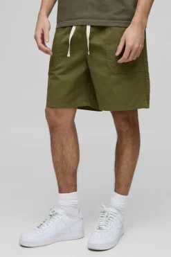 Shorts ample en sergé, taille élastiquée et ourlet fendu.