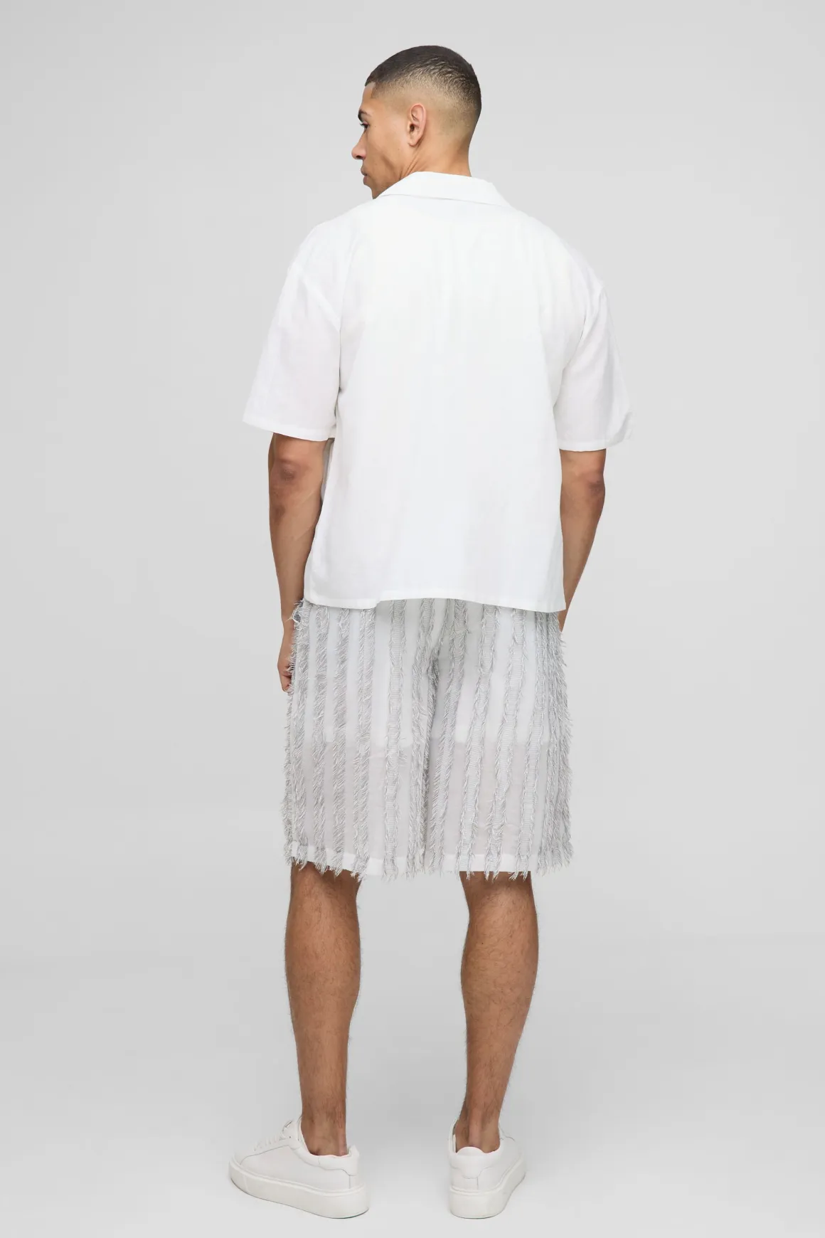 Shorts ample à taille élastiquée, hyper texturés et de grande longueur