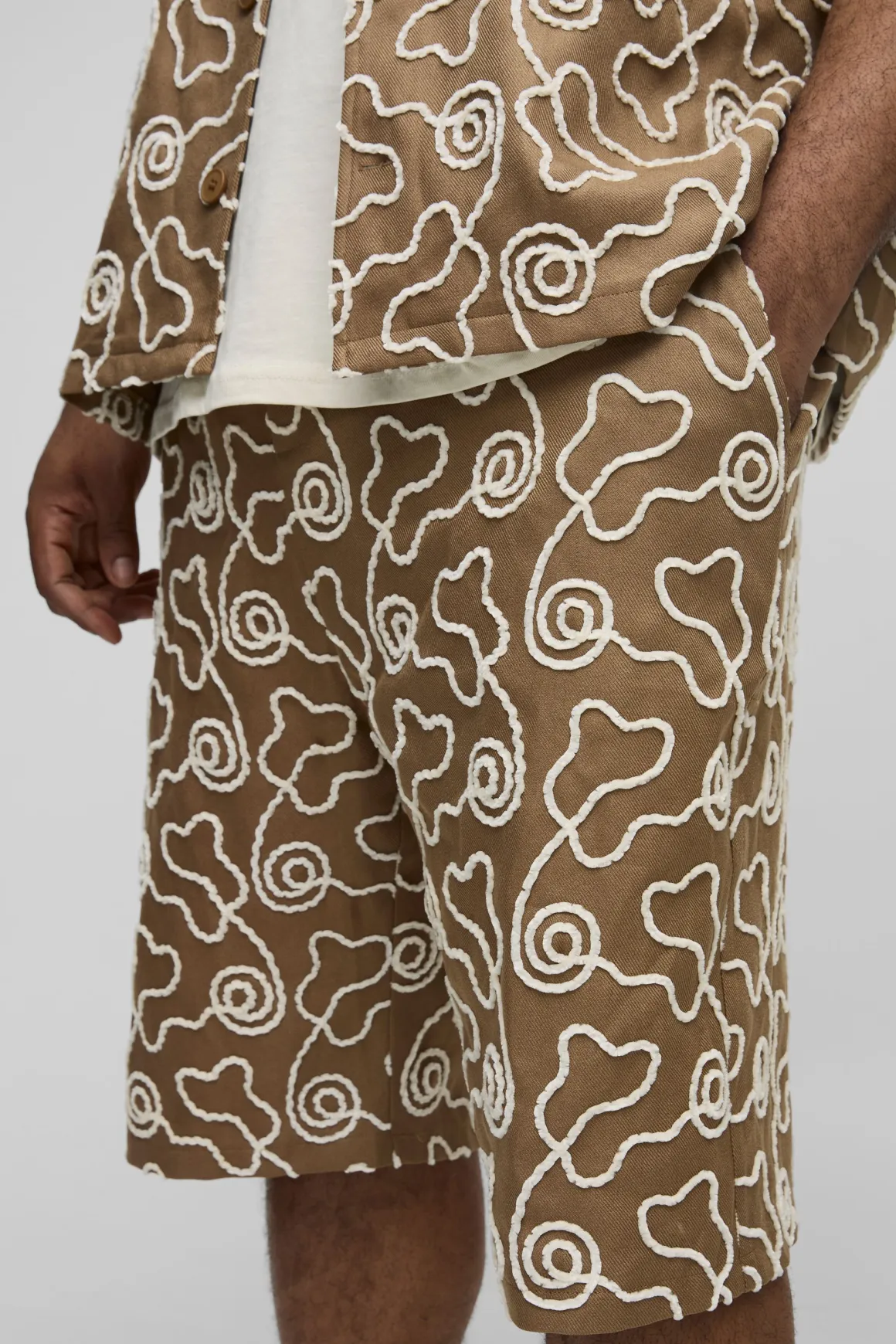 Shorts décontractés grande taille avec broderie intégrale