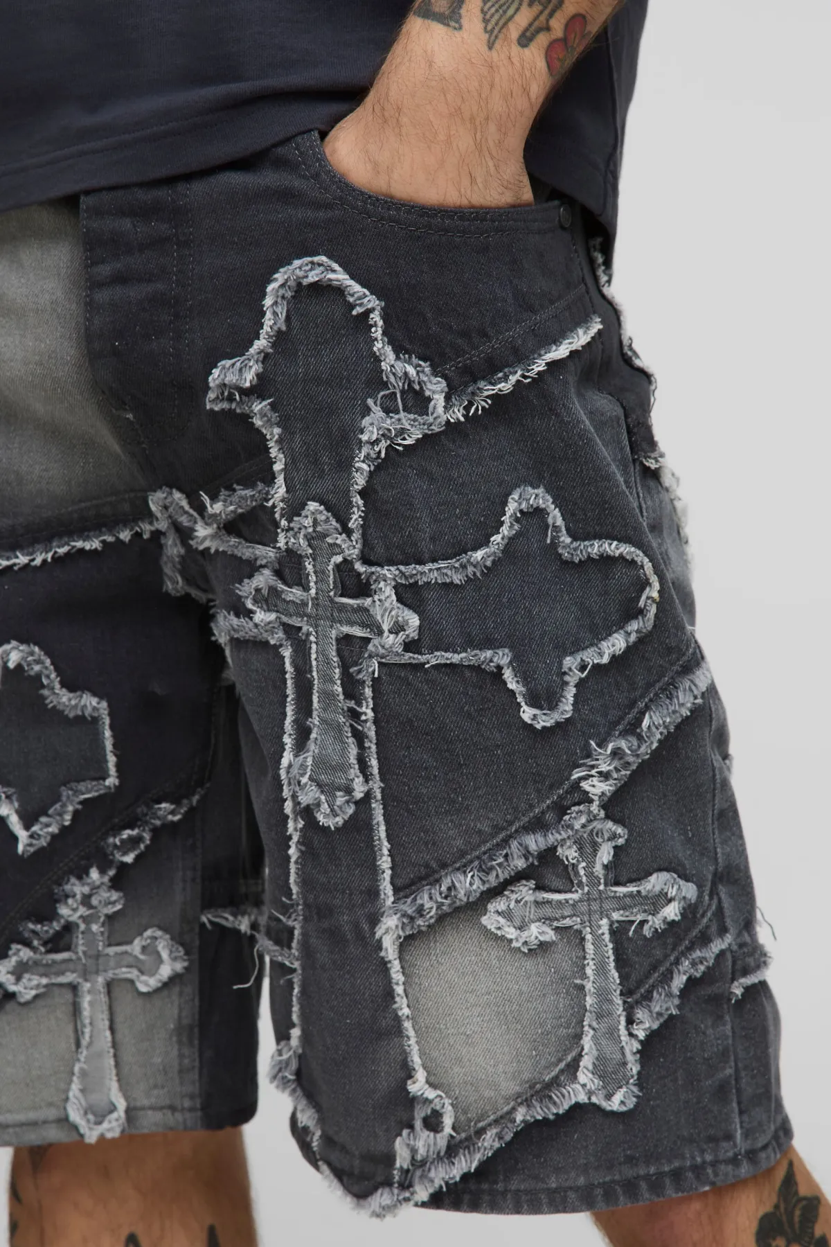 boohooMAN Shorts en denim décontractés à appliques croisées sur toute la surface<Homme Denim|Denim