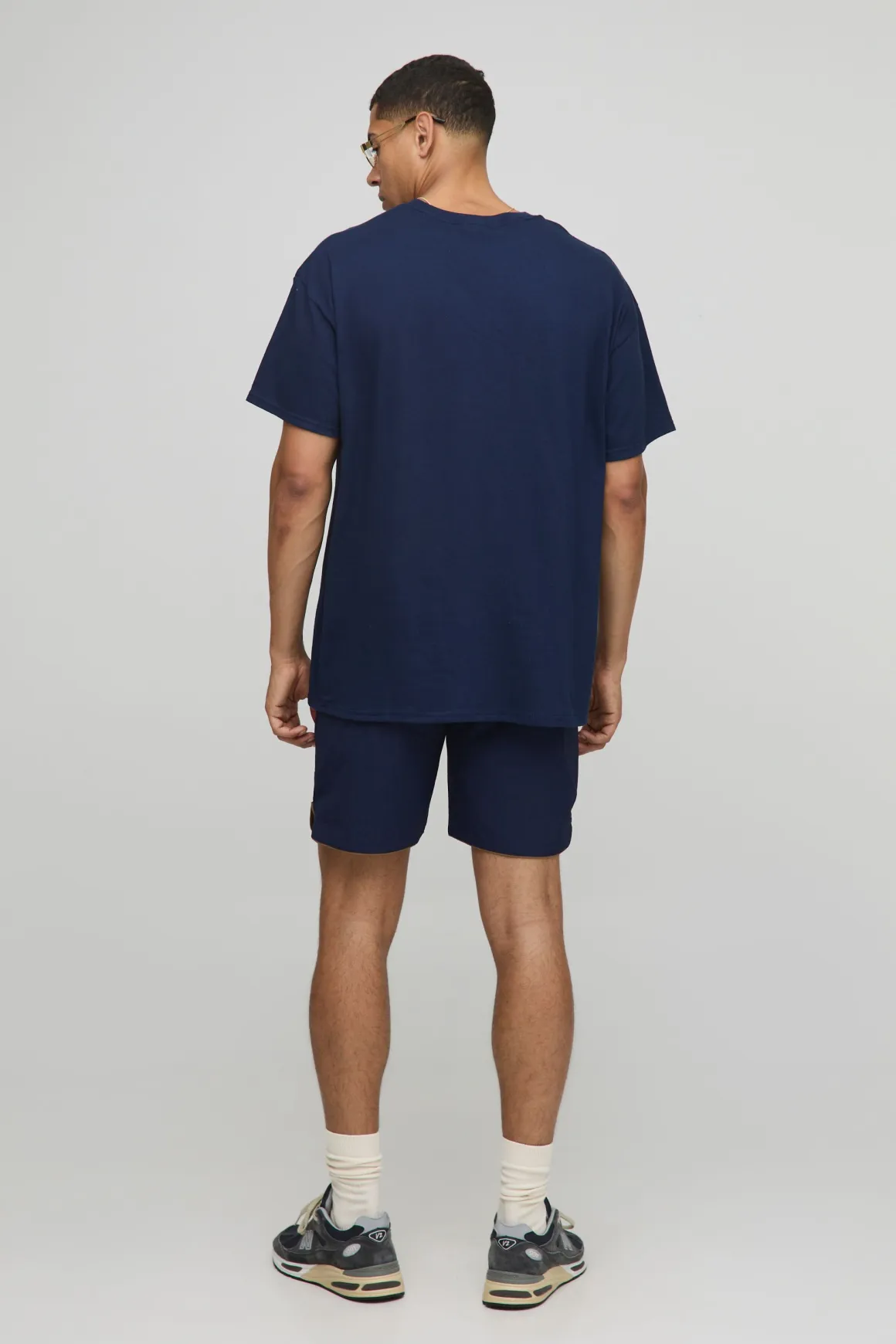 Shorts en nylon froissé à taille élastiquée avec passepoil