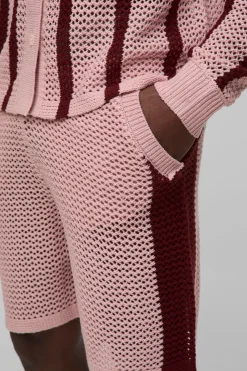 Shorts tricotés à couture ouverte, coupe décontractée, bande latérale