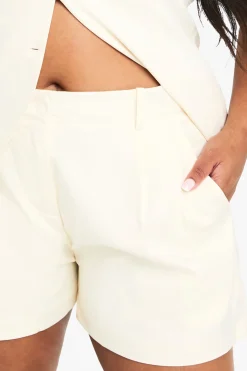 boohoo Short sur mesure pour grandes tailles<Femme Tailleurs|Shorts