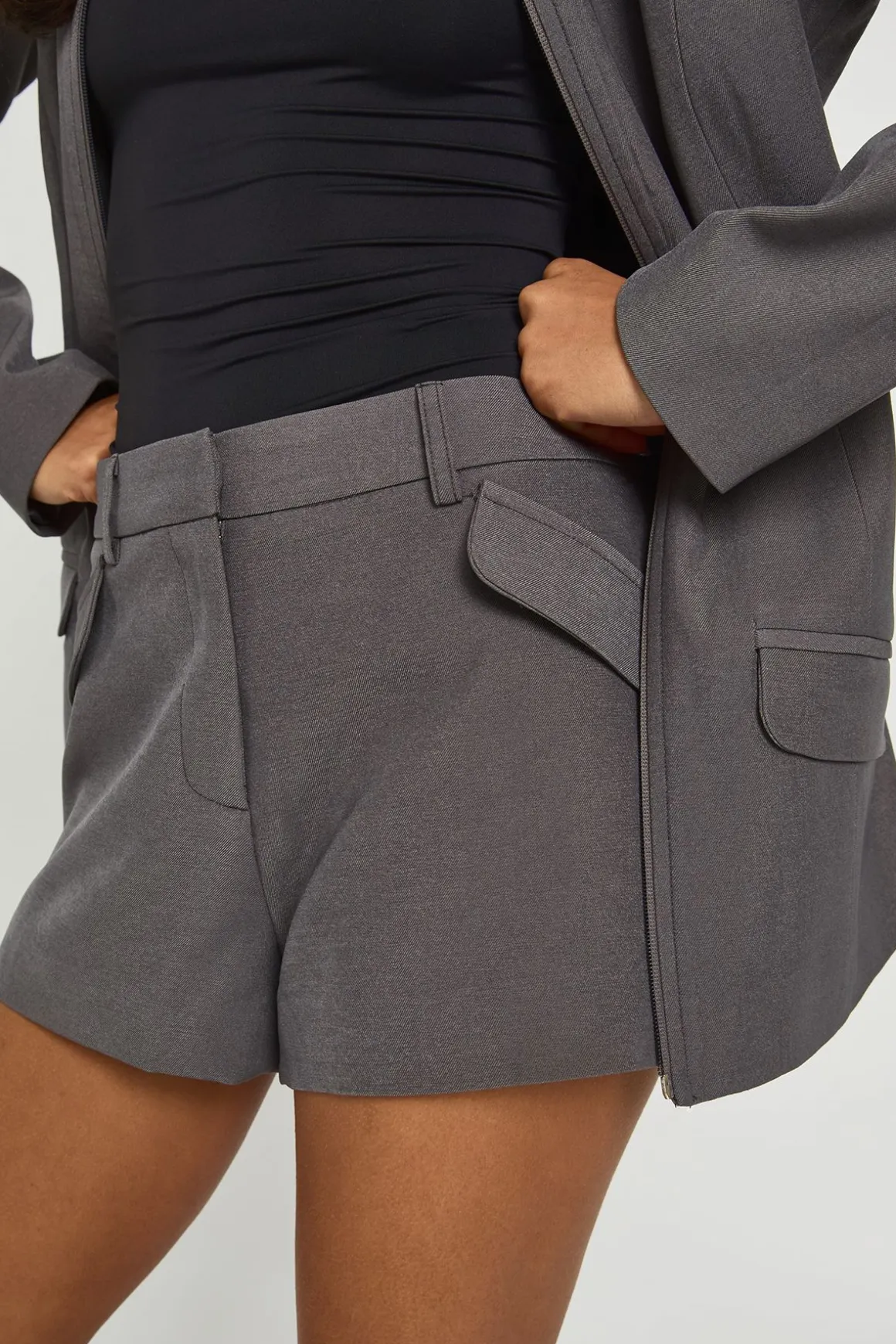 Short Tailleur À Détail De Poches