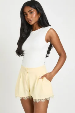 Short Tailleur À Finition Dentelle