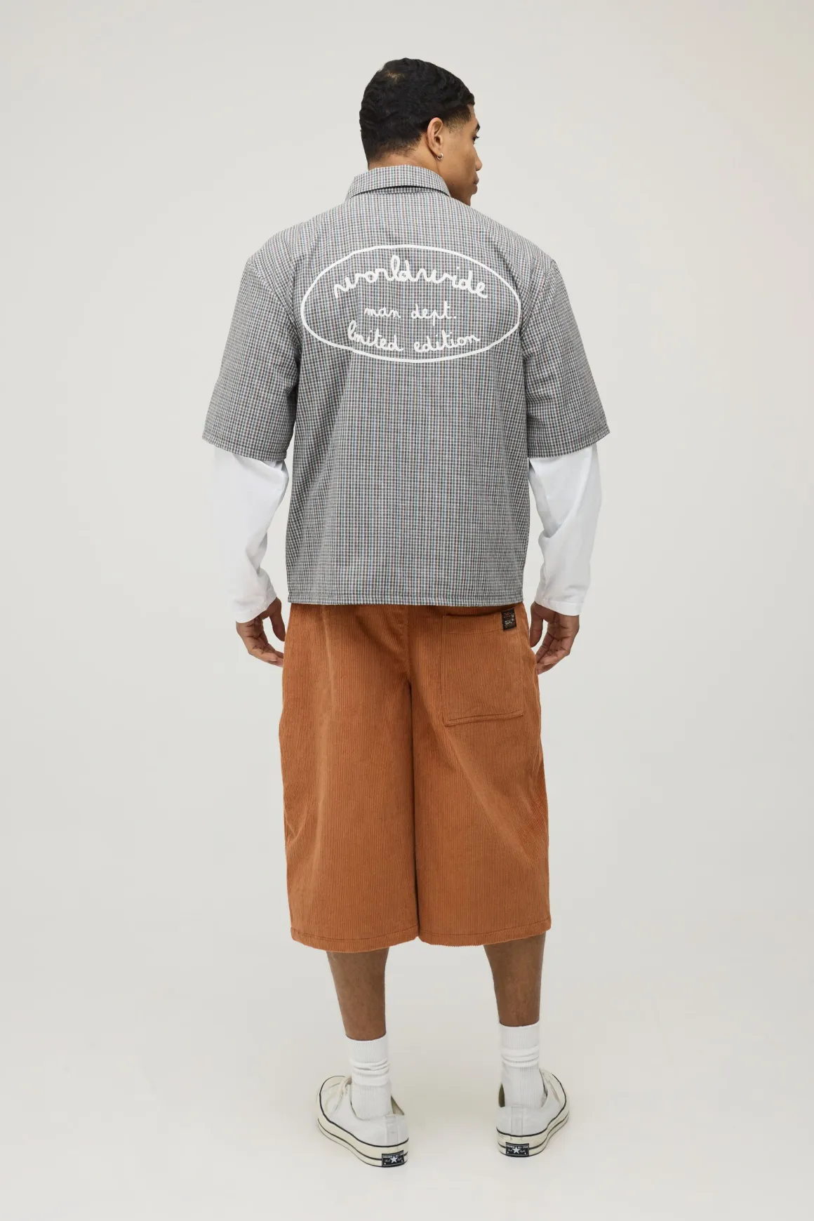 Short Tissé À Jambes Larges Et Coupe Longue Avec Patte