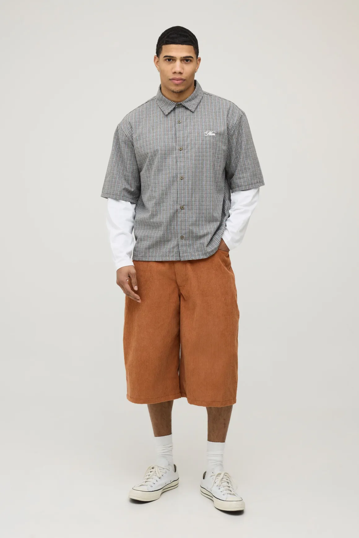 Short Tissé À Jambes Larges Et Coupe Longue Avec Patte