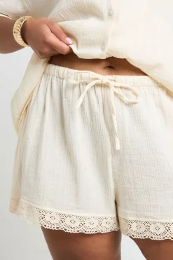 boohoo Short Évasé Grande Taille Avec Bordure En Dentelle<Femme Satin Et Dentelle|Shorts