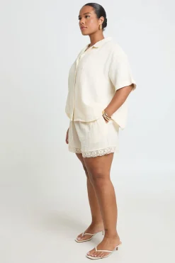 boohoo Short Évasé Grande Taille Avec Bordure En Dentelle<Femme Satin Et Dentelle|Shorts