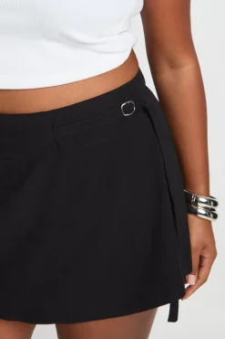 boohoo Skort à détails de boucle Plus<Femme Shorts