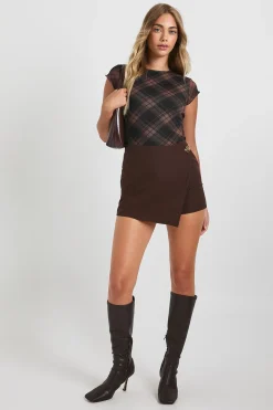 Skort mini à devant enveloppé avec garniture dorée
