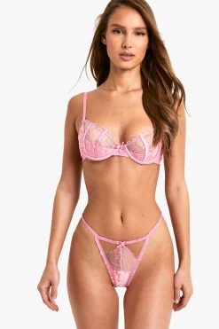 Soutien-gorge balconette à quart de tasse brodé d'un cœur