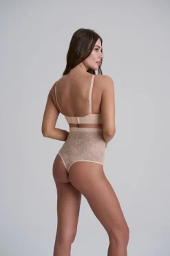 String Sculptant Taille Haute En Dentelle