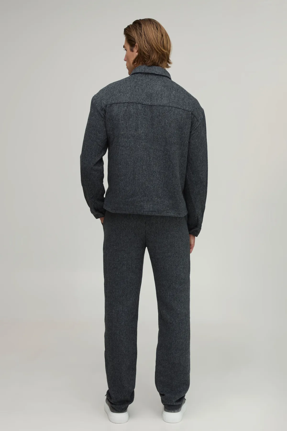 boohooMAN Surchemise à coupe régulière en côtes brossées avec poche passepoilée<Homme Chemises
