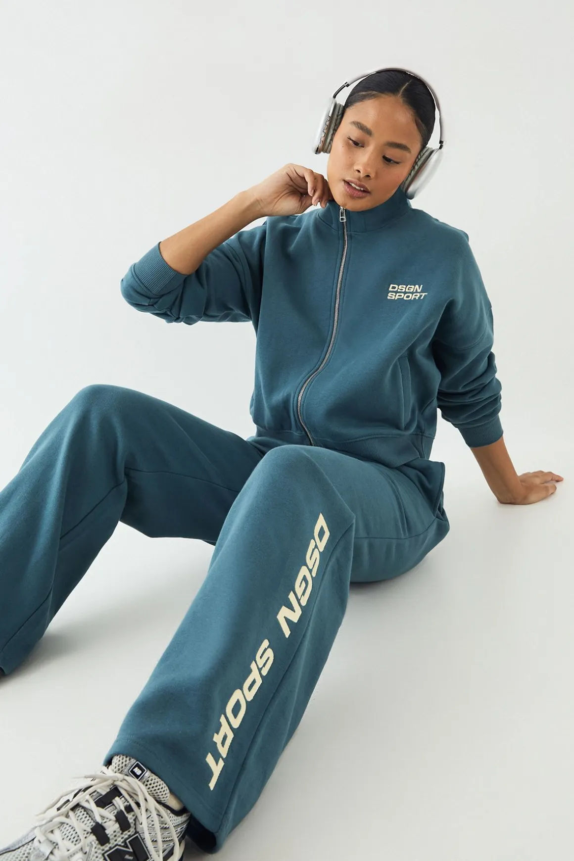 Survêtement Bomber DSGN Studio Sport à Col Montant et Fermeture Zippée