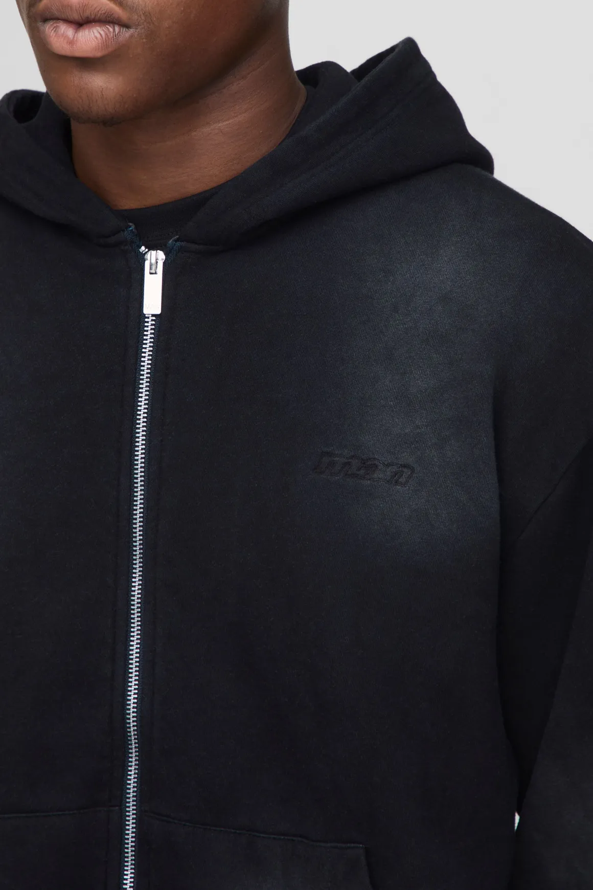 Sweat à capuche homme surdimensionné, à coupe carrée, en spray wash, brodé et doté d'une fermeture éclair à double extrémité