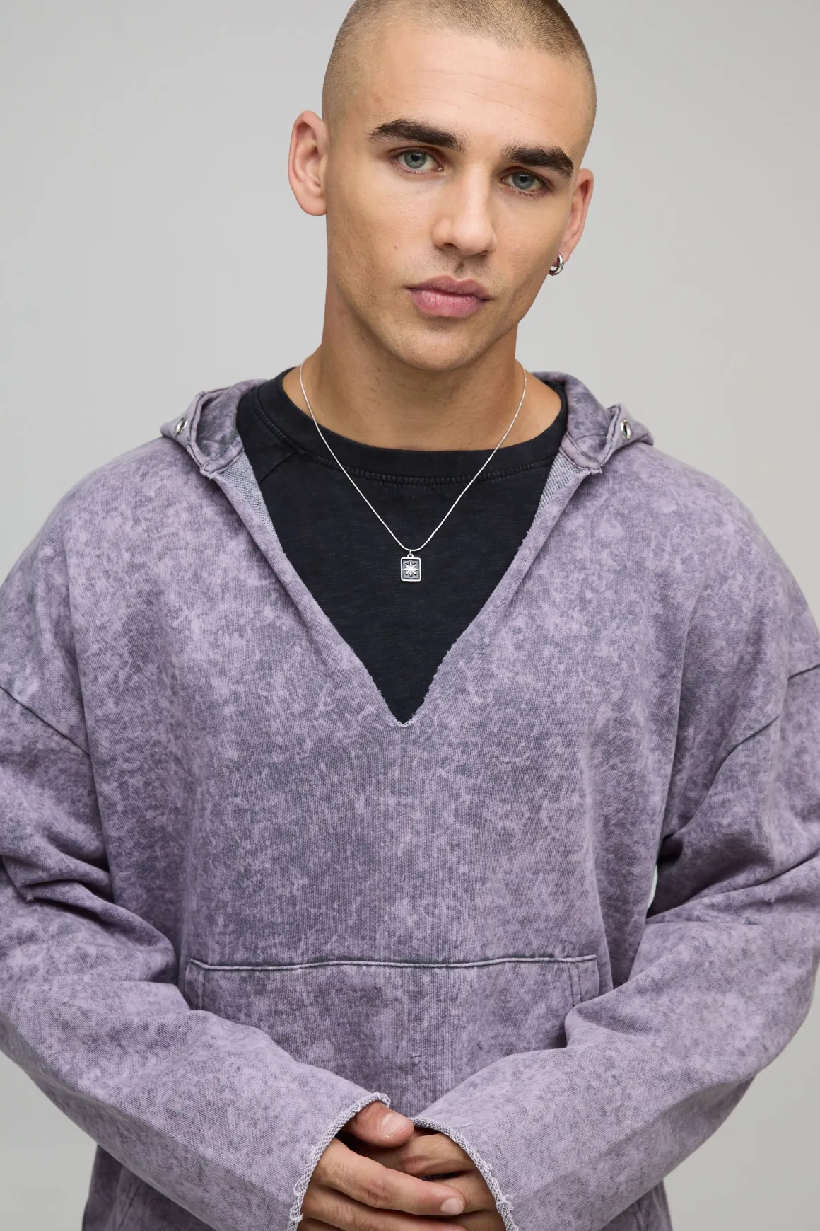 Sweat à capuche oversize à épaules tombantes, col en V, délavé et vieilli