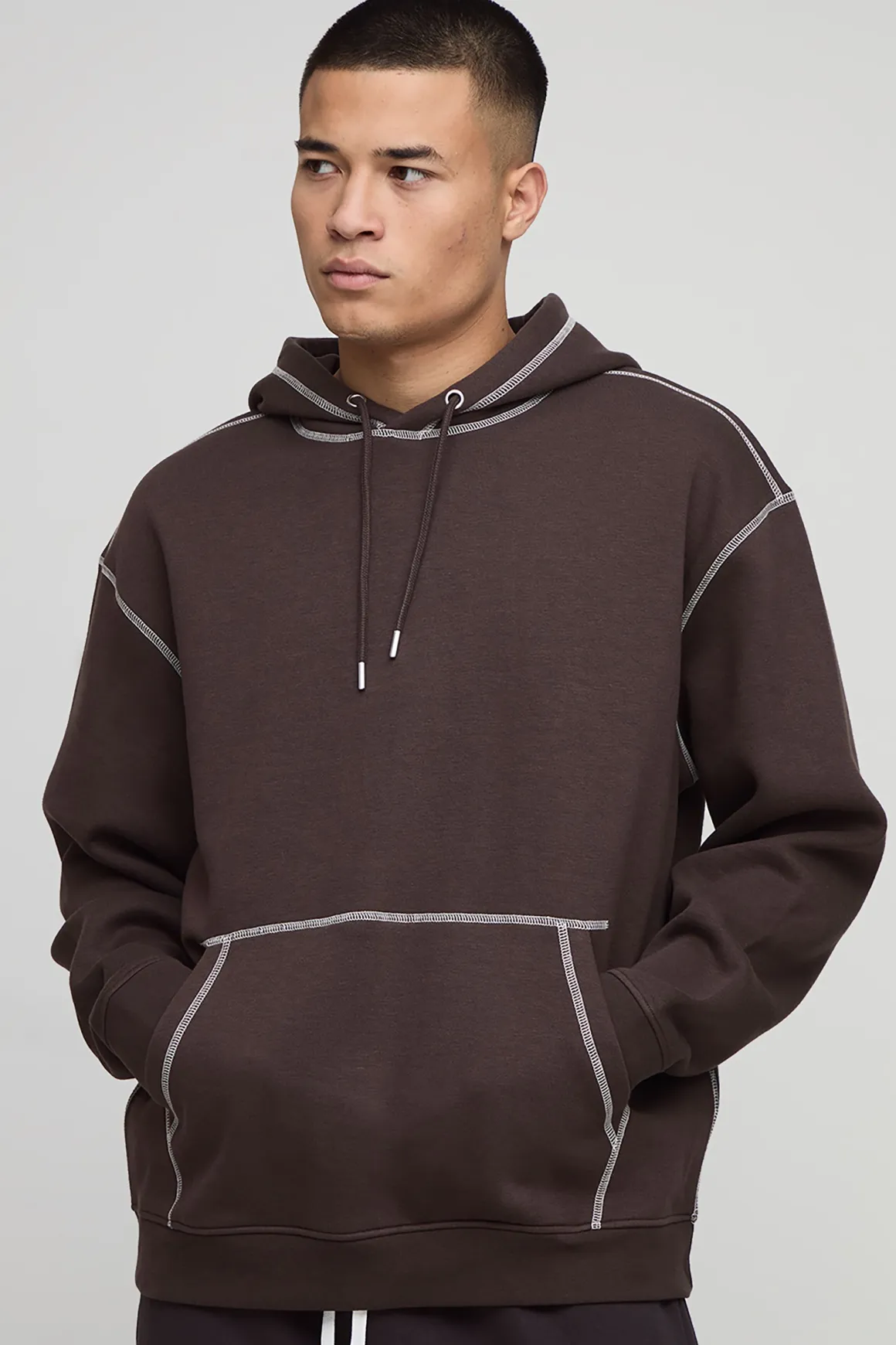 Sweat à capuche oversize à surpiqûres contrastées