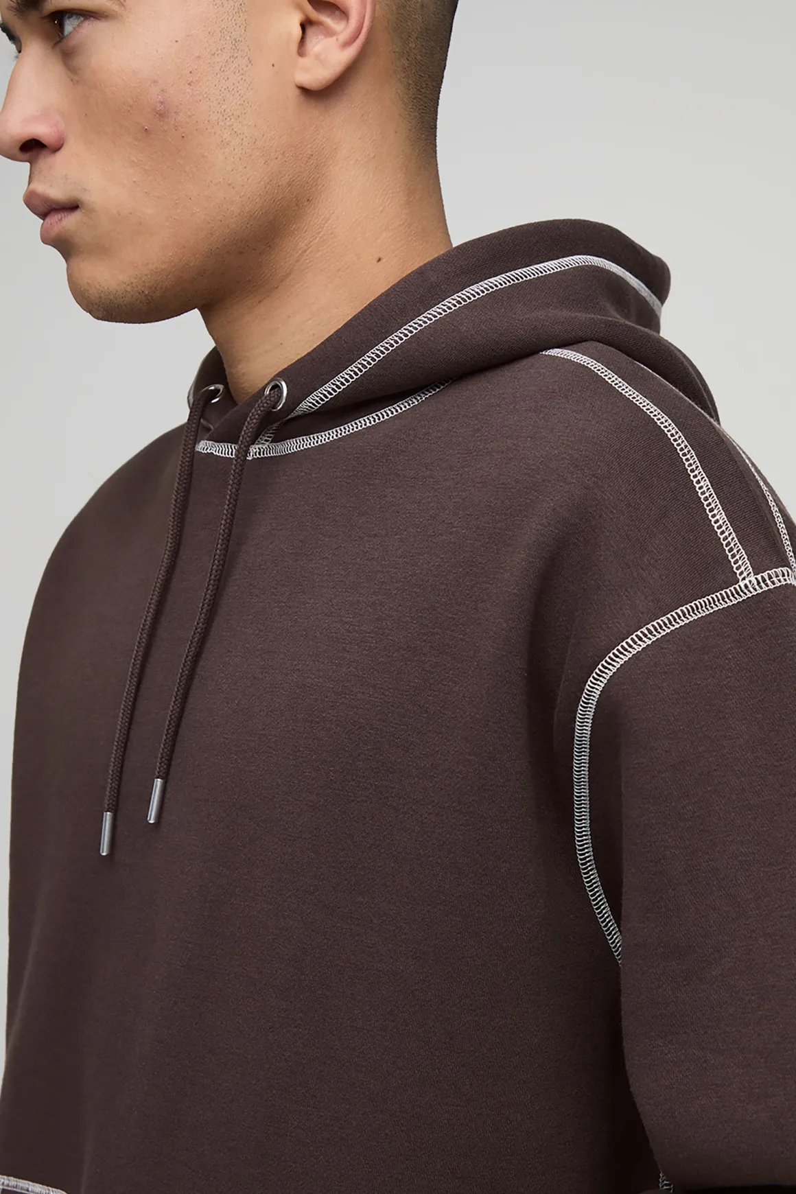 Sweat à capuche oversize à surpiqûres contrastées
